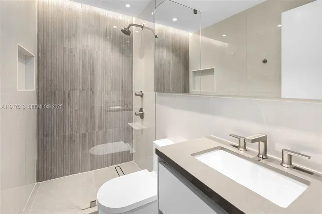 $16,495,000 | 7150 West Lago Drive, Coral Gables, FL 33143