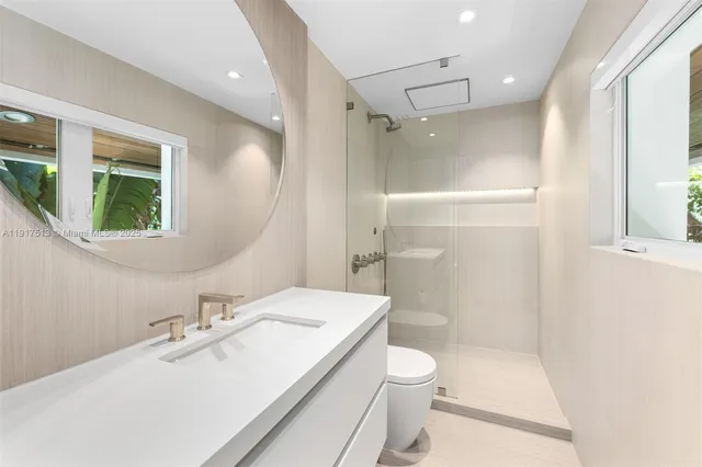 $16,495,000 | 7150 West Lago Drive, Coral Gables, FL 33143