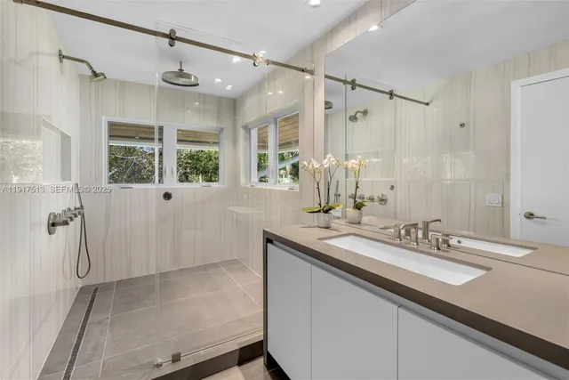 $16,495,000 | 7150 West Lago Drive, Coral Gables, FL 33143