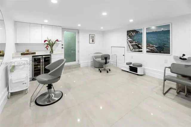 $16,495,000 | 7150 West Lago Drive, Coral Gables, FL 33143