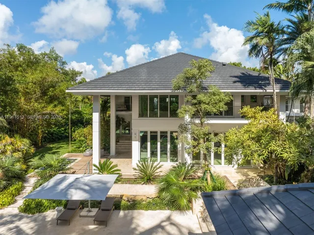 $16,495,000 | 7150 West Lago Drive, Coral Gables, FL 33143