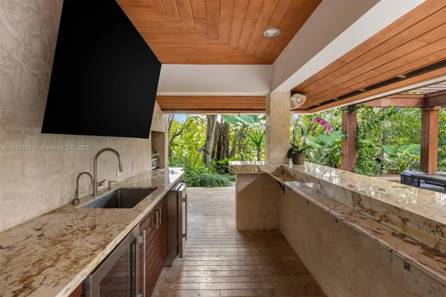 $16,495,000 | 7150 West Lago Drive, Coral Gables, FL 33143