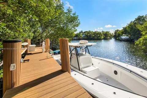 $16,495,000 | 7150 West Lago Drive, Coral Gables, FL 33143