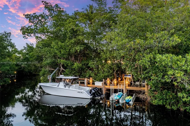 $16,495,000 | 7150 West Lago Drive, Coral Gables, FL 33143