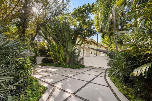 $16,495,000 | 7150 West Lago Drive, Coral Gables, FL 33143