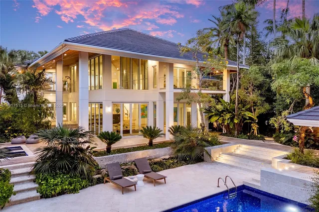 $16,495,000 | 7150 West Lago Drive, Coral Gables, FL 33143