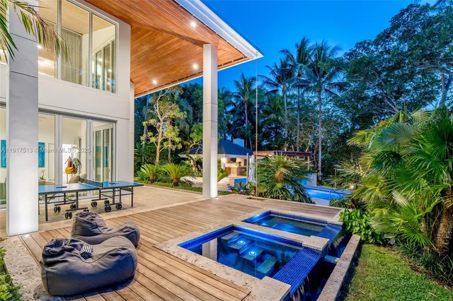 $16,495,000 | 7150 West Lago Drive, Coral Gables, FL 33143