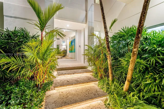 $16,495,000 | 7150 West Lago Drive, Coral Gables, FL 33143