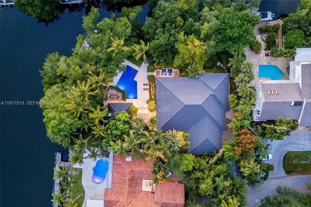 $16,495,000 | 7150 West Lago Drive, Coral Gables, FL 33143