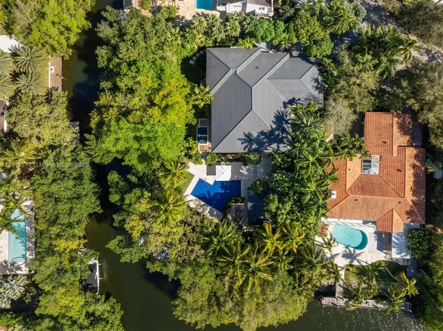 $16,495,000 | 7150 West Lago Drive, Coral Gables, FL 33143