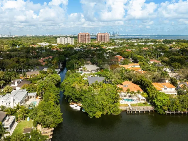 $16,495,000 | 7150 West Lago Drive, Coral Gables, FL 33143
