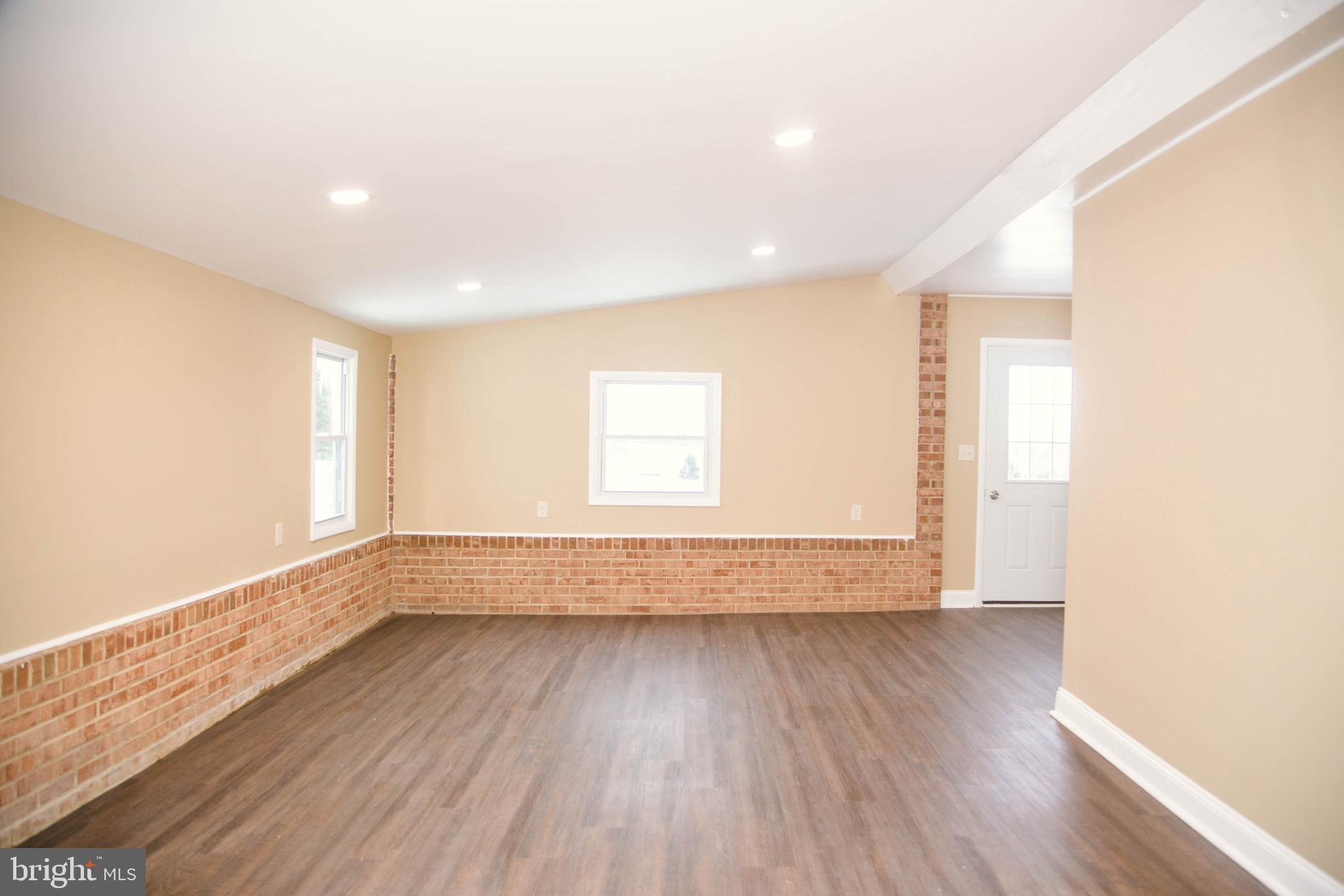 4697 East Prospect Road York, PA 17406 - Photo 4 of 35 Gallery Image 4