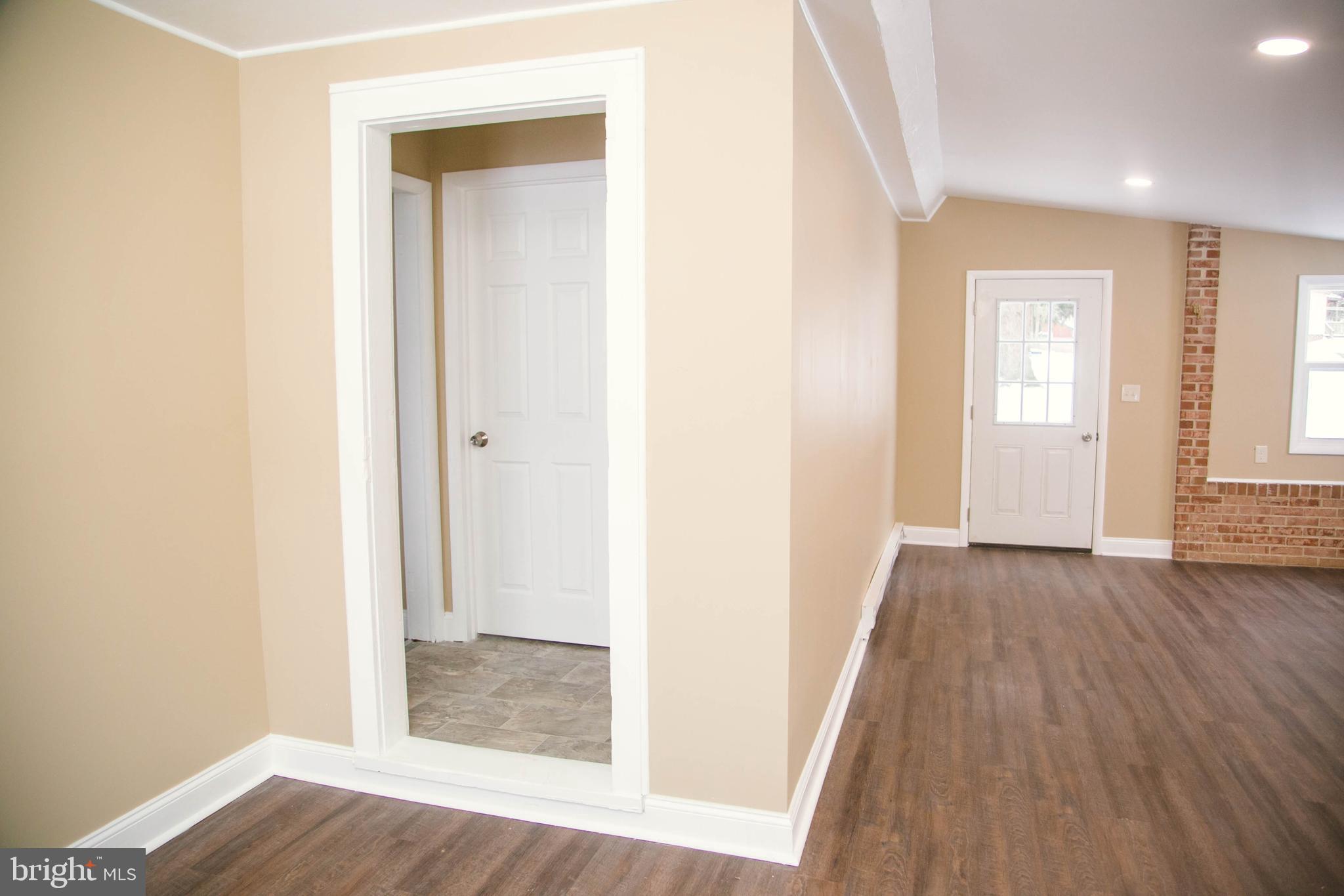 4697 East Prospect Road York, PA 17406 - Photo 7 of 35 Gallery Image 7
