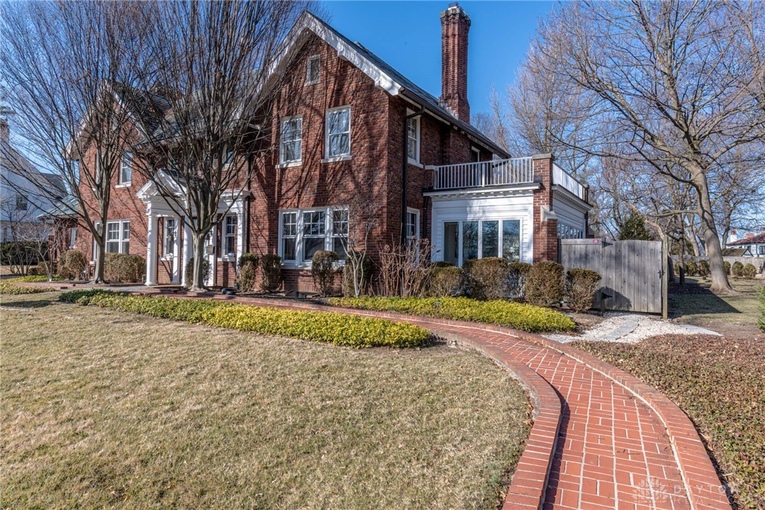 215 Southview Road Dayton, OH 45419 - Photo 6 of 97