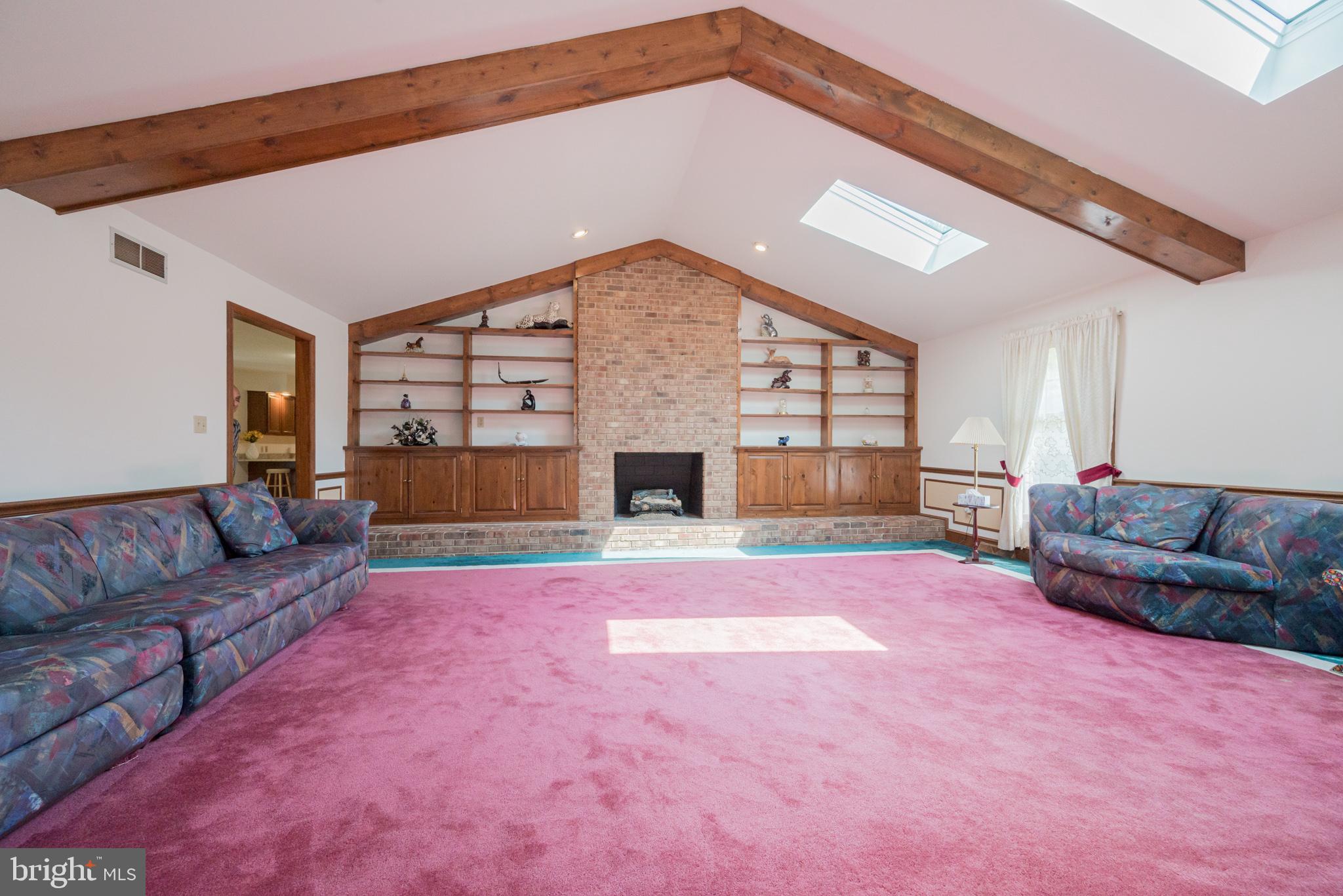 100 Hockessin Valley Falls Road Hockessin, DE 19707 - Photo 14 of 33 Spacious Family Room w/ Vaulted Ceilings,Built-Ins