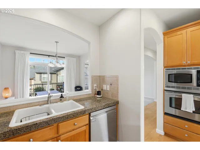 $500,000 | 2442 Northwest Burnett Street, Portland, OR 97229