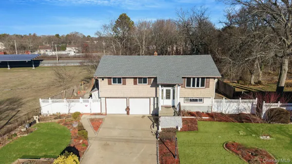$649,999 | 105 Ames Street, Brentwood, NY 11717