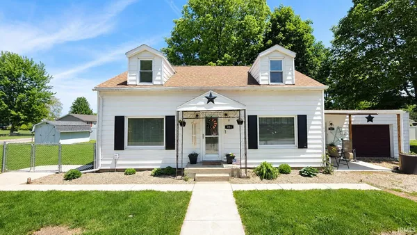 $194,900 | 301 South Bourbon Street, Bourbon, IN 46504