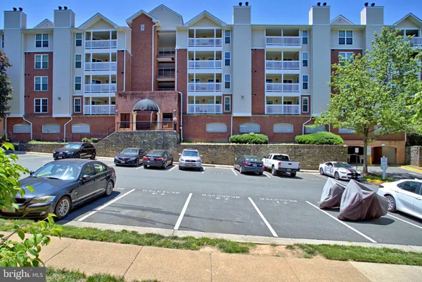 $380,000 | 1524 Lincoln Way, Unit 211, McLean, VA 22102