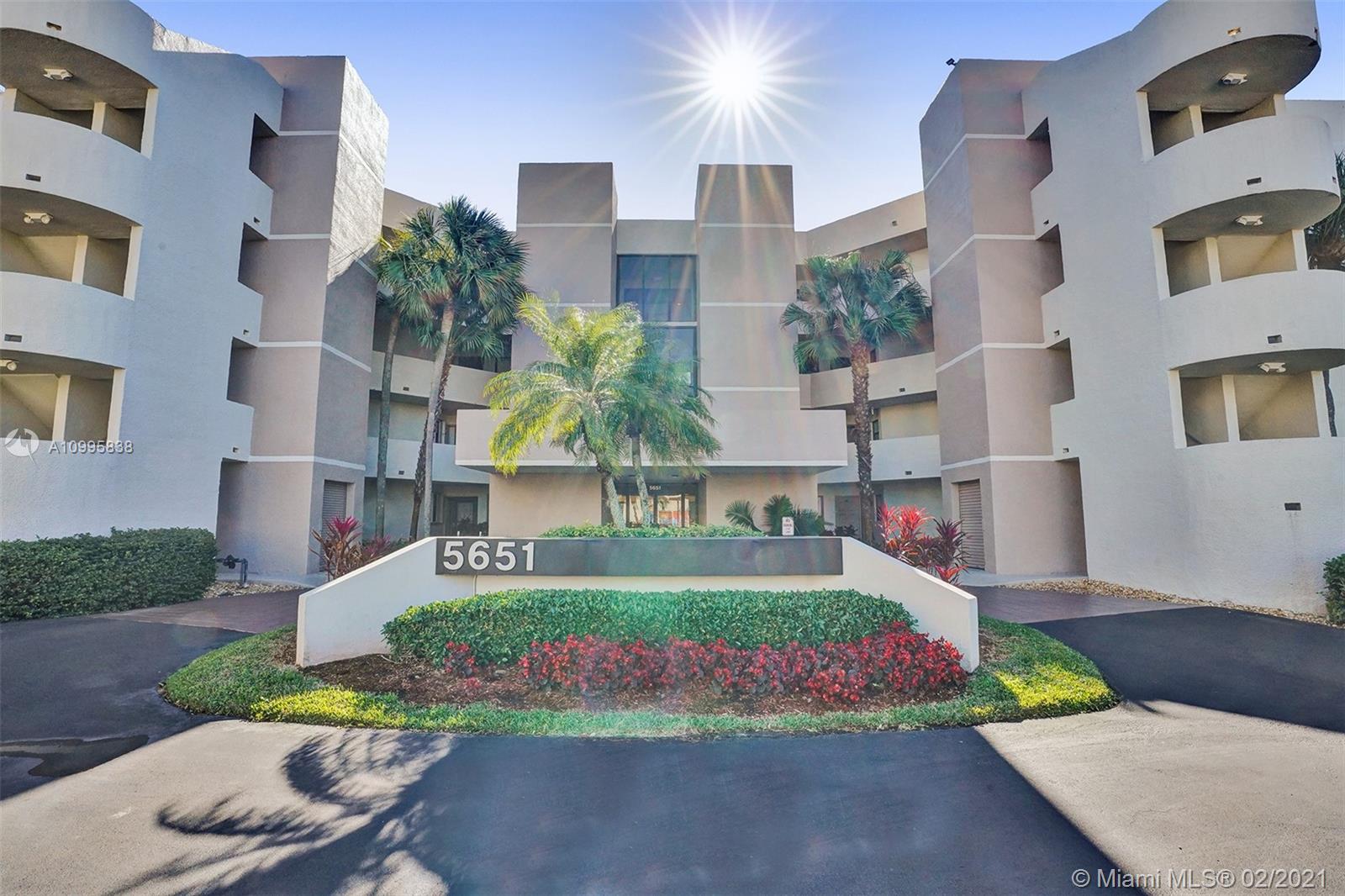 5651 Camino Del Sol, Unit 303 Boca Raton, FL 33433 - Photo 2 of 32