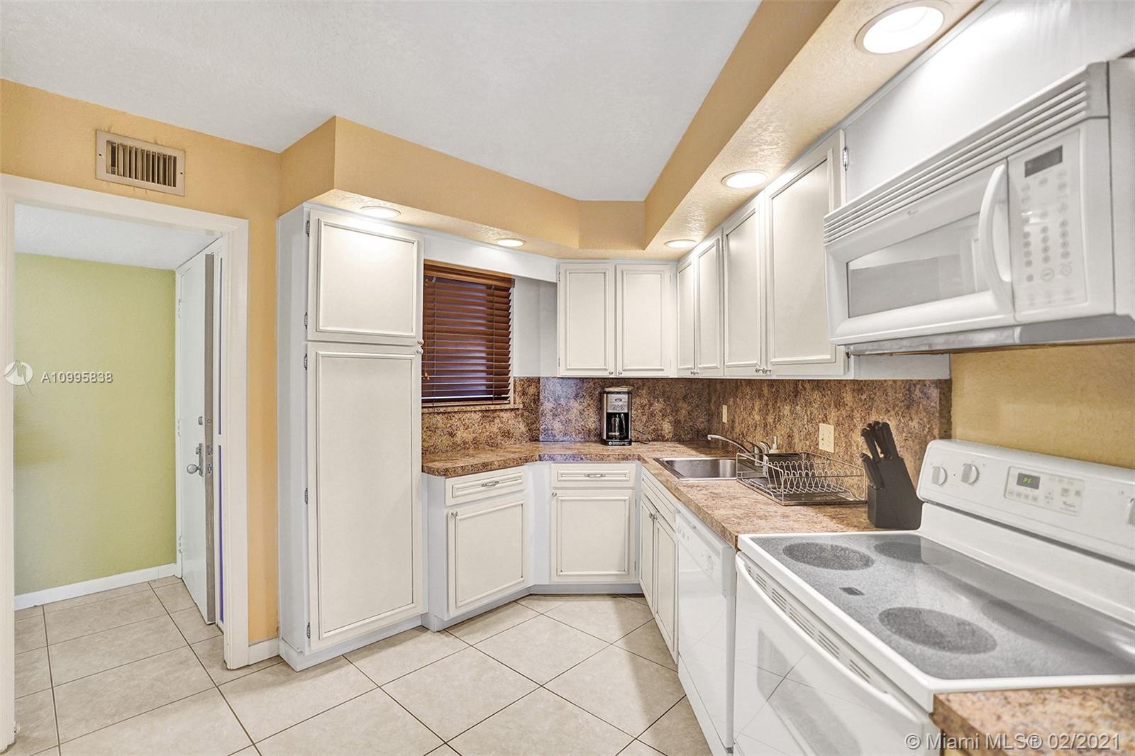 5651 Camino Del Sol, Unit 303 Boca Raton, FL 33433 - Photo 14 of 32