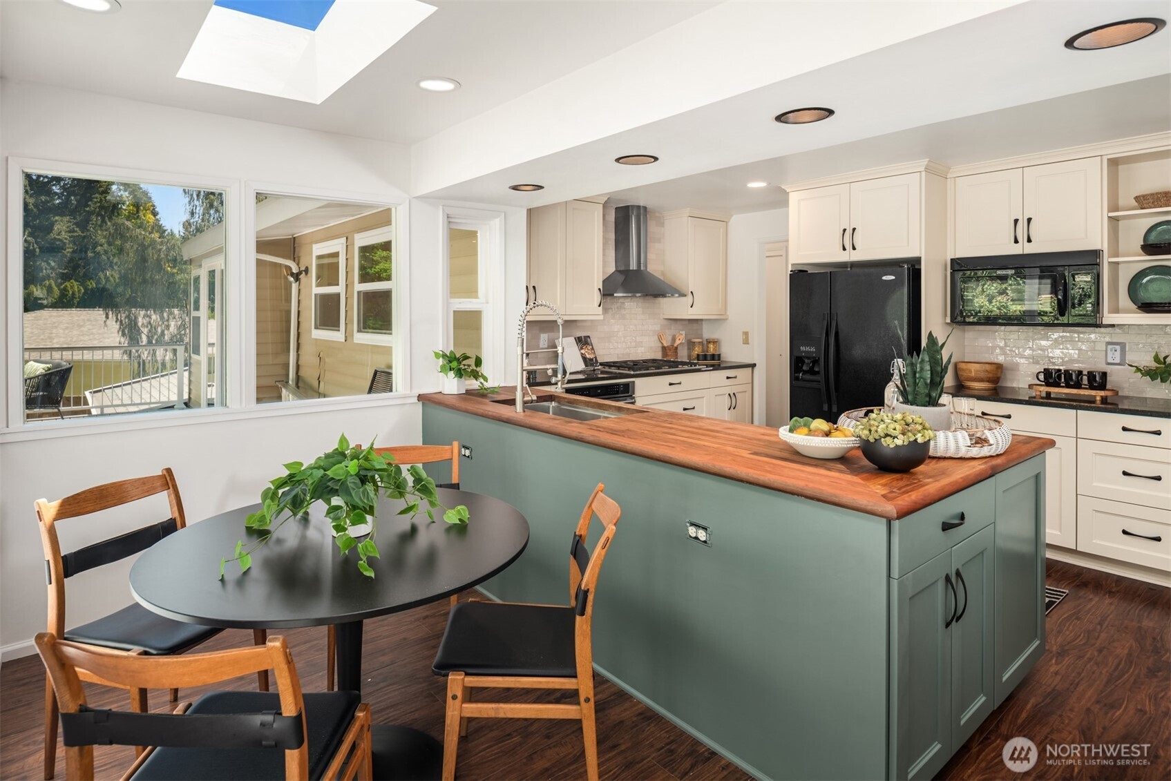 18025 70th Place West Edmonds, WA 98026 - Photo 16 of 40
