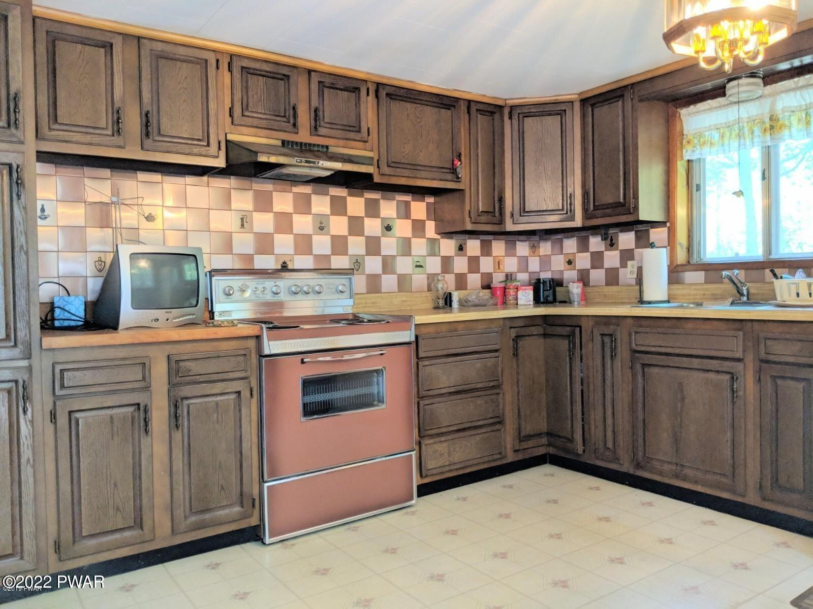102 Red Pine Road Dingmans Ferry, PA 18328 - Photo 5 of 13