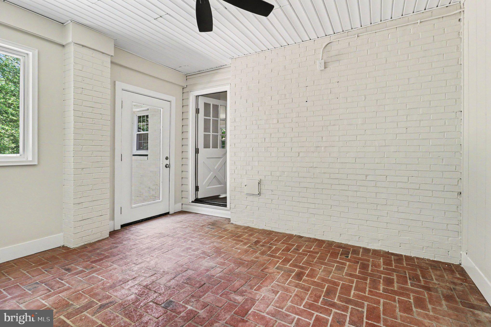 9825 Valley Po Road Spotsylvania, VA 22551 - Photo 24 of 46 Sun porch