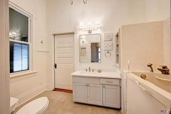 $585,000 | 4371 Highway 1, Napoleonville, LA 70390