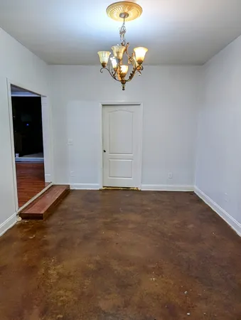 a view of a chandelier in big room and chandelier