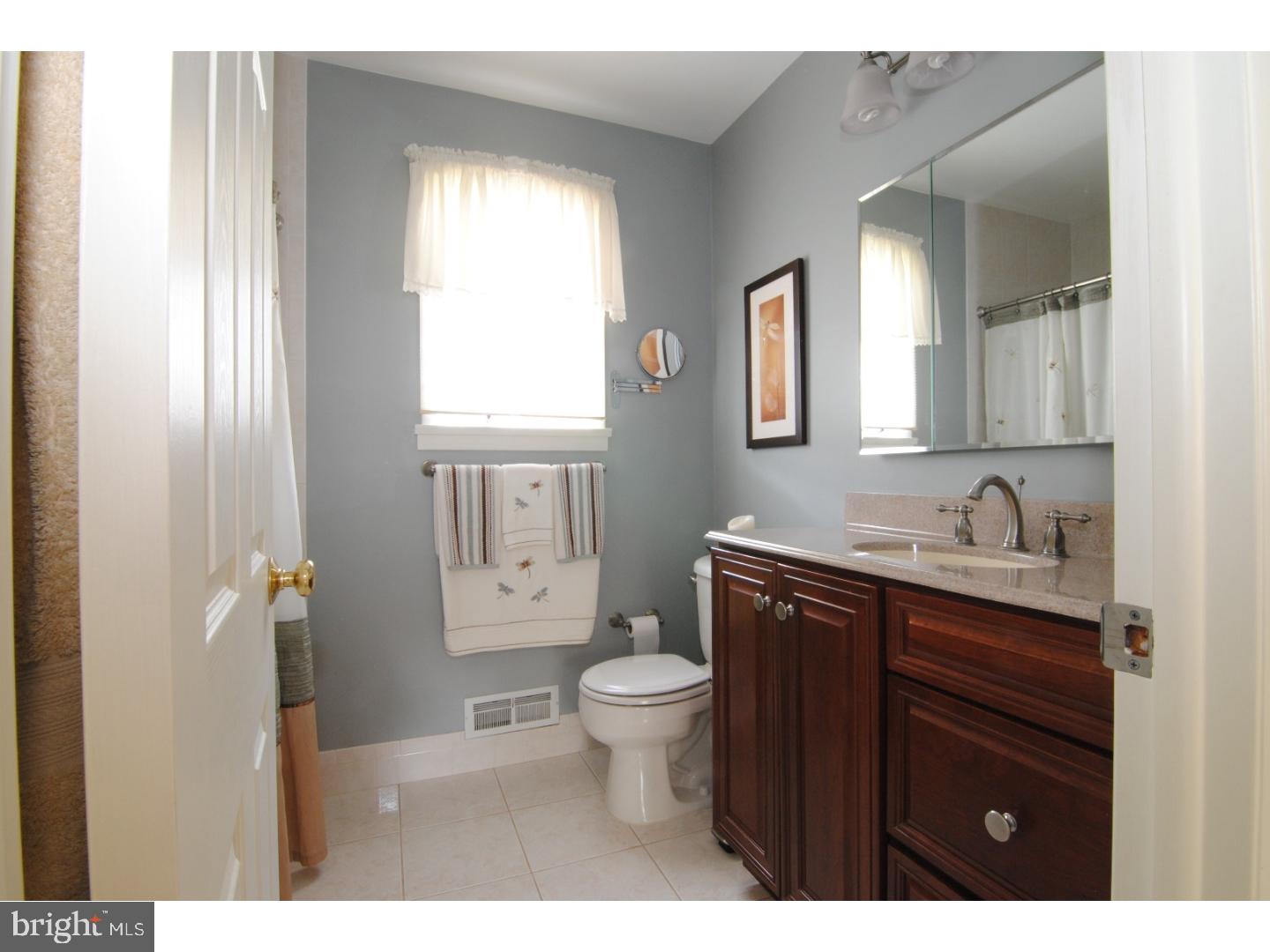 693 Stratford Road Warminster, PA 18974 - Photo 13 of 25 Bathroom