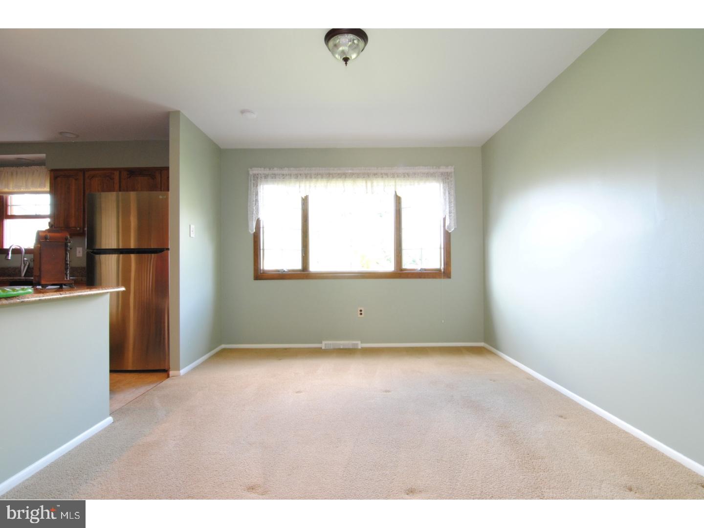 693 Stratford Road Warminster, PA 18974 - Photo 6 of 25 Dining Room