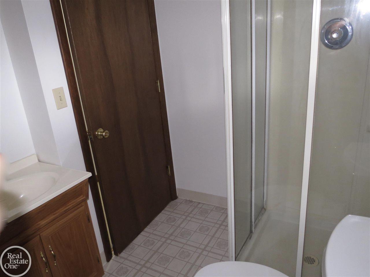 3530 Alida Avenue Rochester, MI 48309 - Photo 17 of 55 50053248-20.JPG