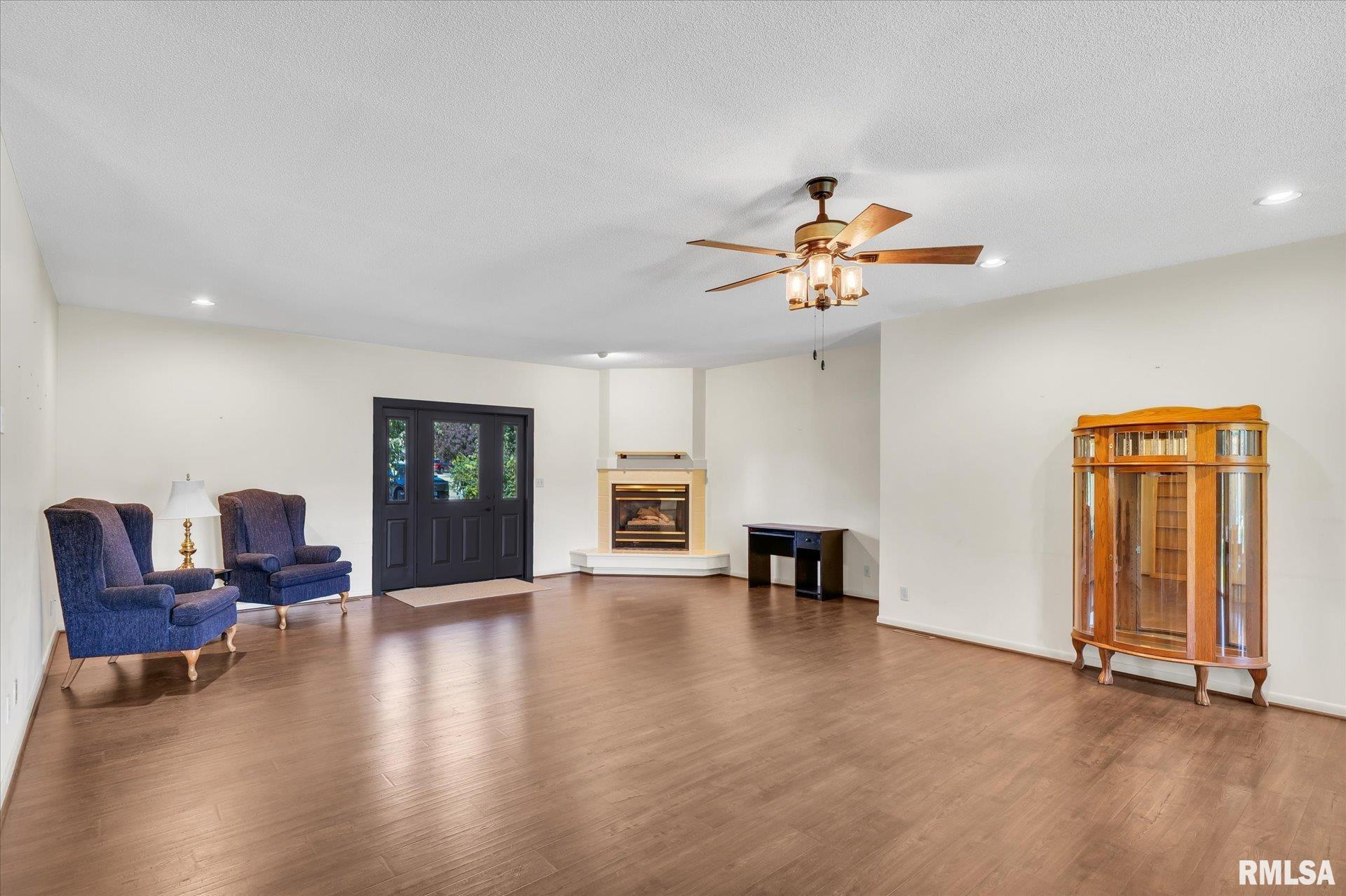 1202 Patterson Road Sullivan, IL 61951 - Photo 5 of 39 Gallery Image 5