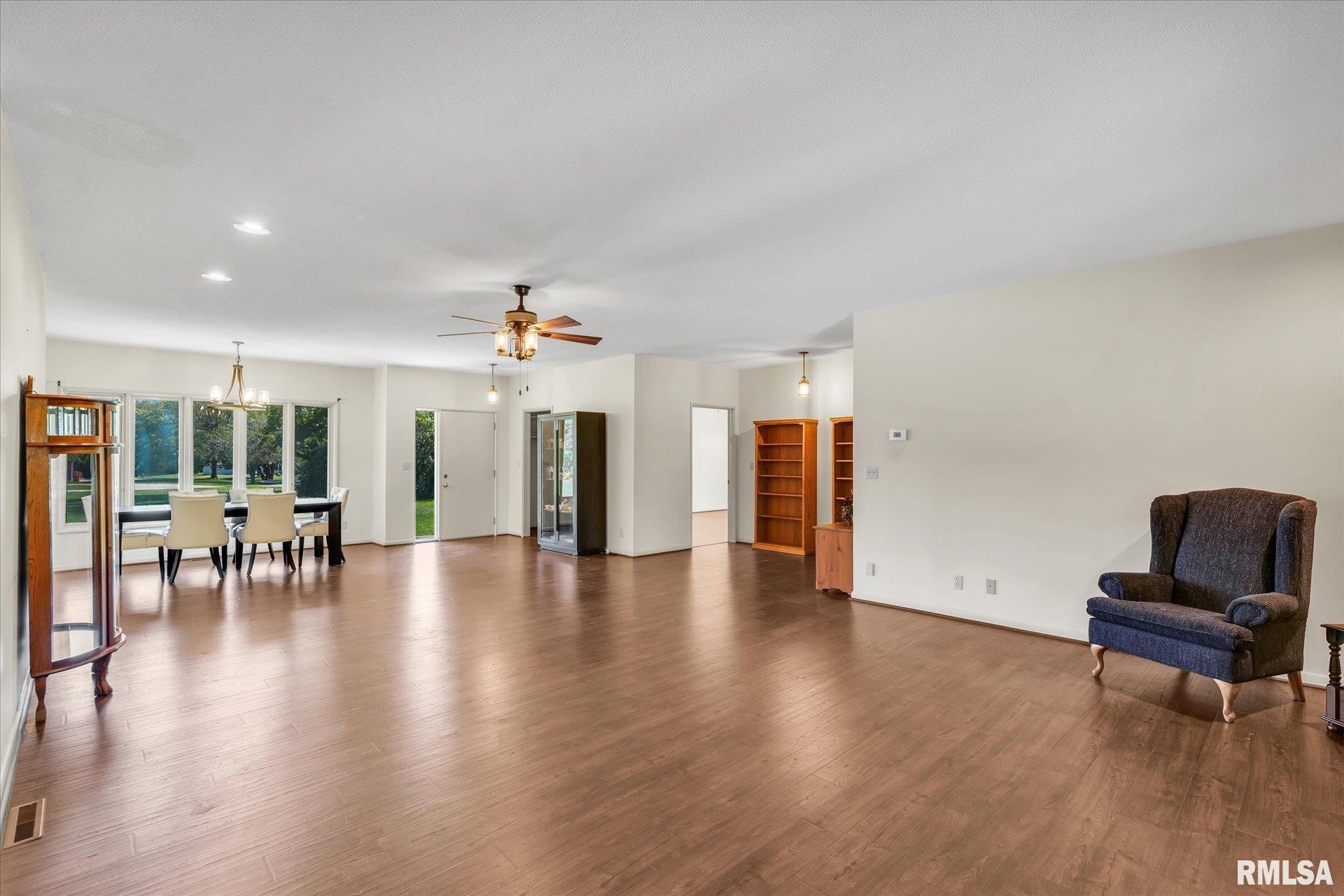 1202 Patterson Road Sullivan, IL 61951 - Photo 9 of 39 Gallery Image 9