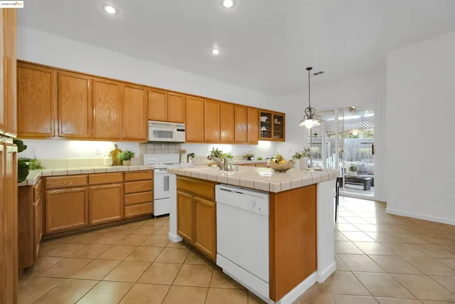 $679,000 | 162 Albert Court, Tracy, CA 95376