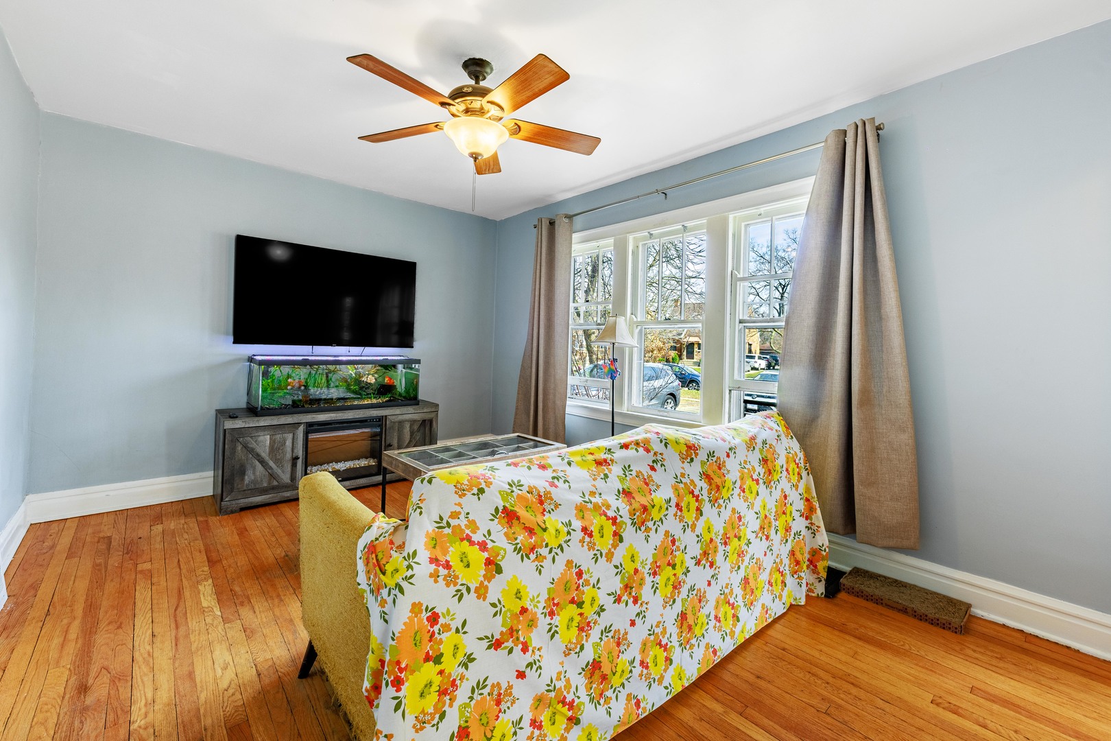 410 Repton Road Riverside, IL 60546 - Photo 3 of 30 a bedroom with a bed and a flat screen tv