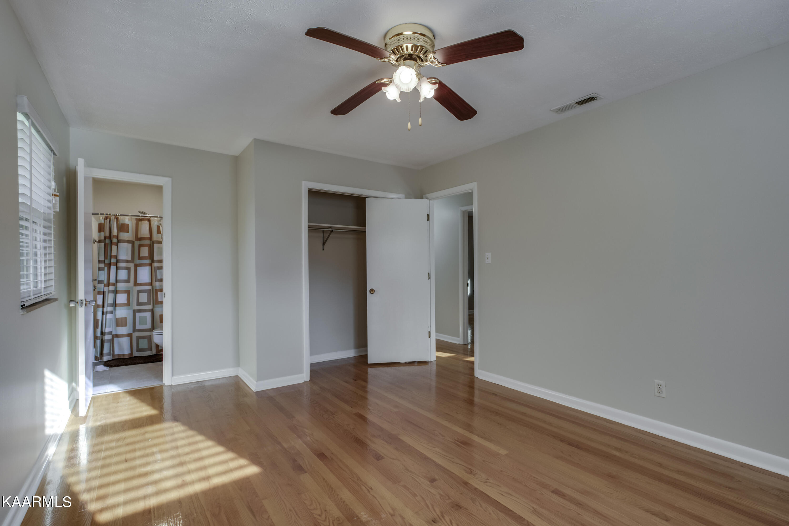 225 Oran Road Knoxville, TN 37934 - Photo 16 of 35 18_OranRoad_225_MasterBedroom02