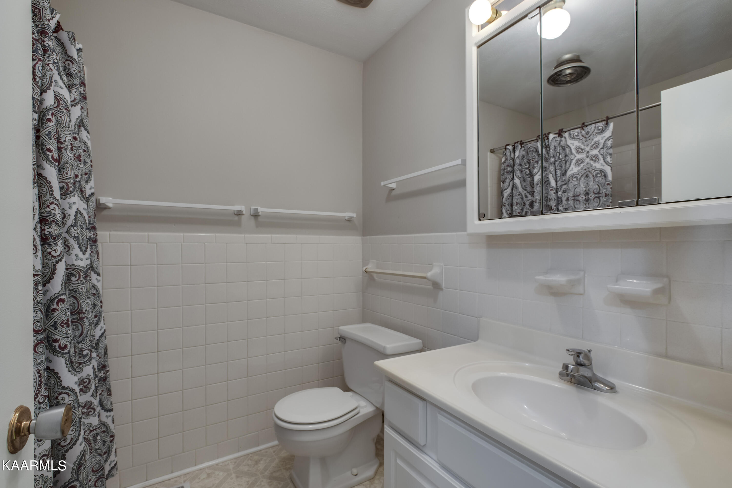 225 Oran Road Knoxville, TN 37934 - Photo 22 of 35 25_OranRoad_225_GuestBath