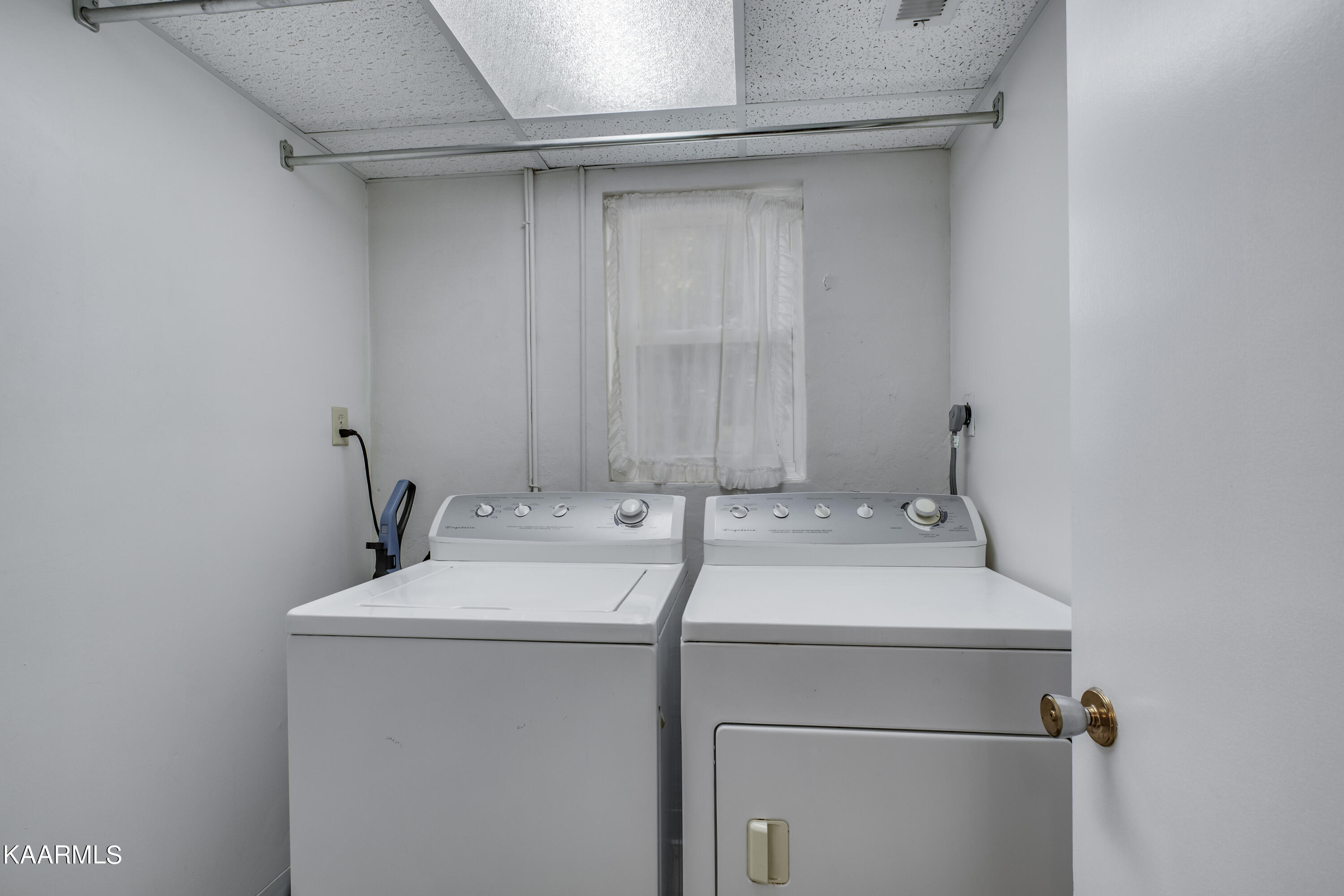 225 Oran Road Knoxville, TN 37934 - Photo 24 of 35 29_OranRoad_225_Laundry