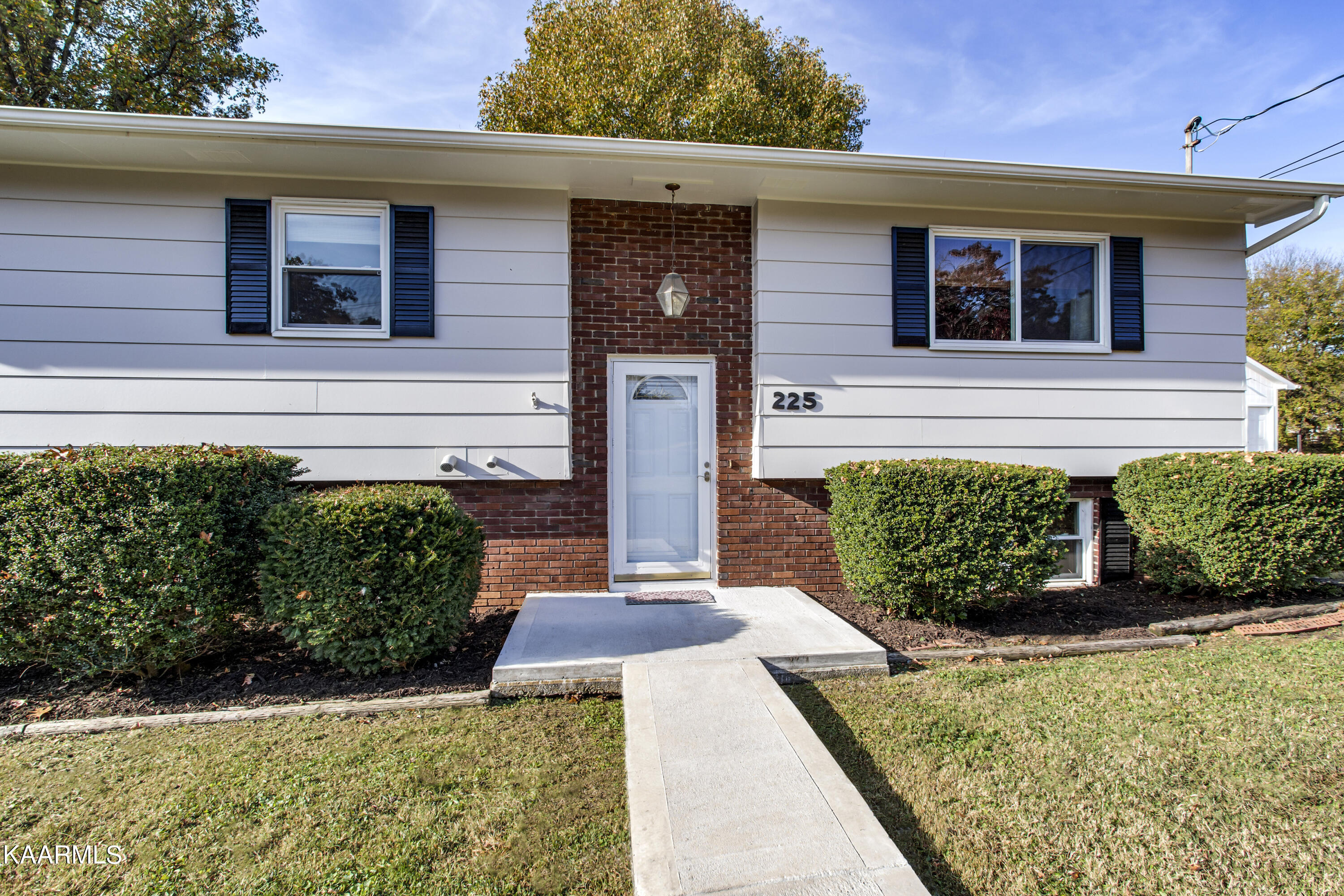 225 Oran Road Knoxville, TN 37934 - Photo 3 of 35 03_OranRoad_225_FrontEntry