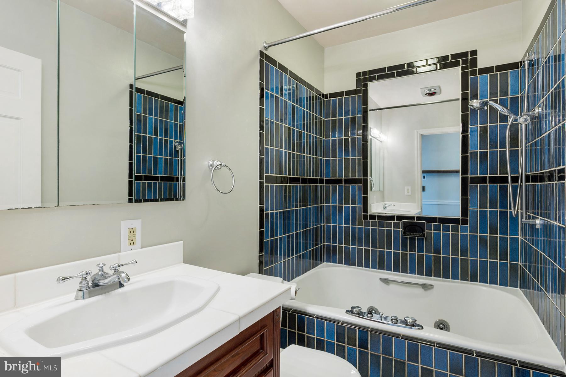 371 North Ferry Point Road Pasadena, MD 21122 - Photo 31 of 50 2nd bathroom on the main level