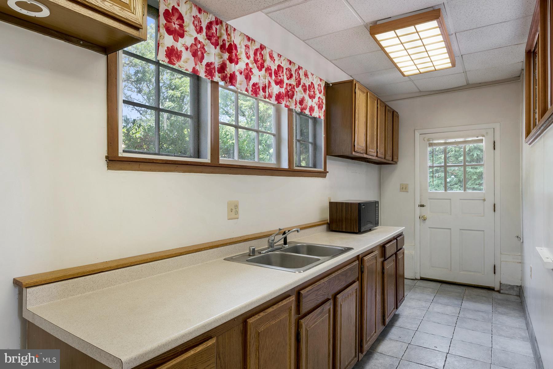 371 North Ferry Point Road Pasadena, MD 21122 - Photo 36 of 50 In-law suite kitchenette