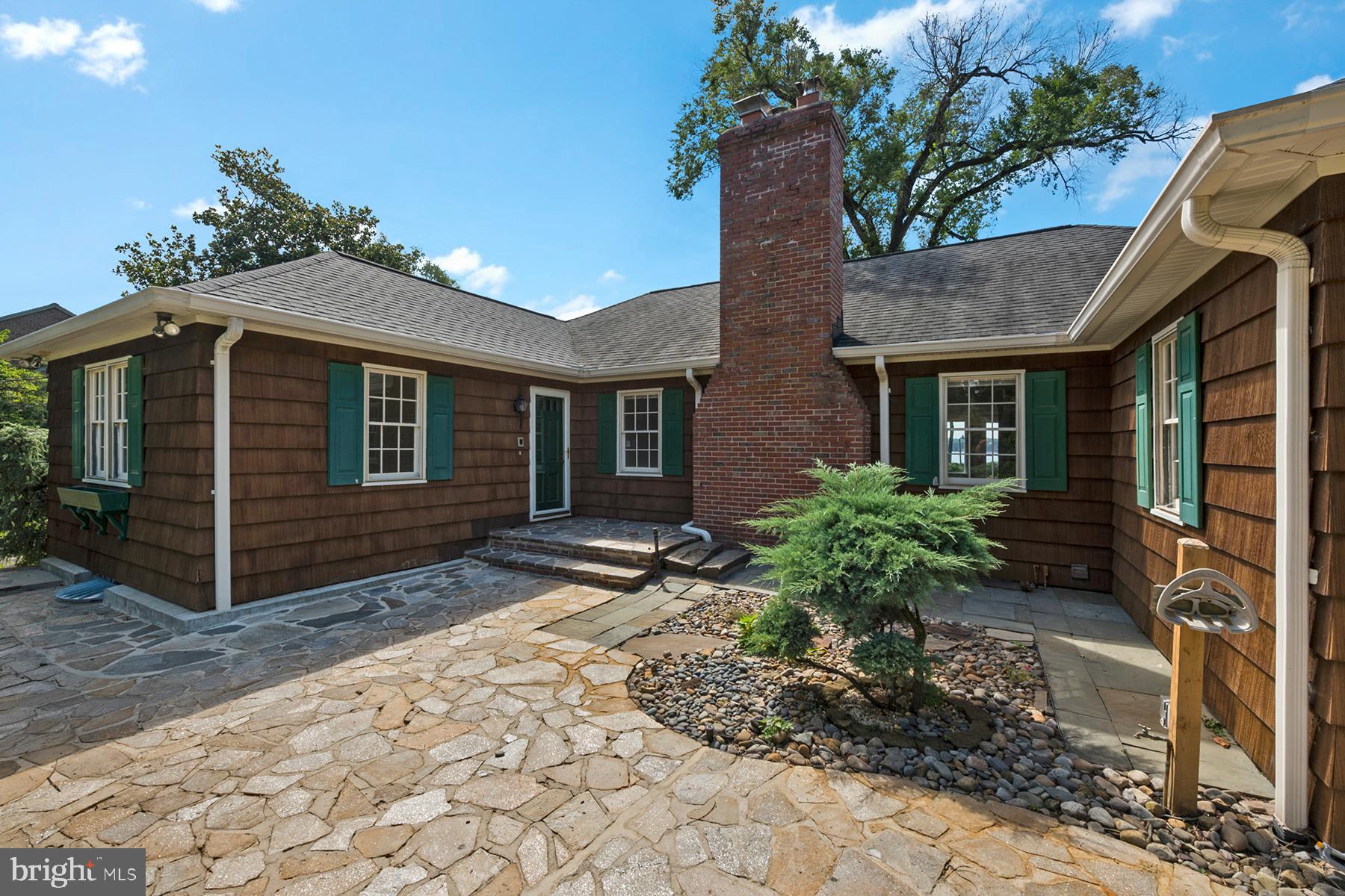 371 North Ferry Point Road Pasadena, MD 21122 - Photo 42 of 50 Pretty entrance courtyard