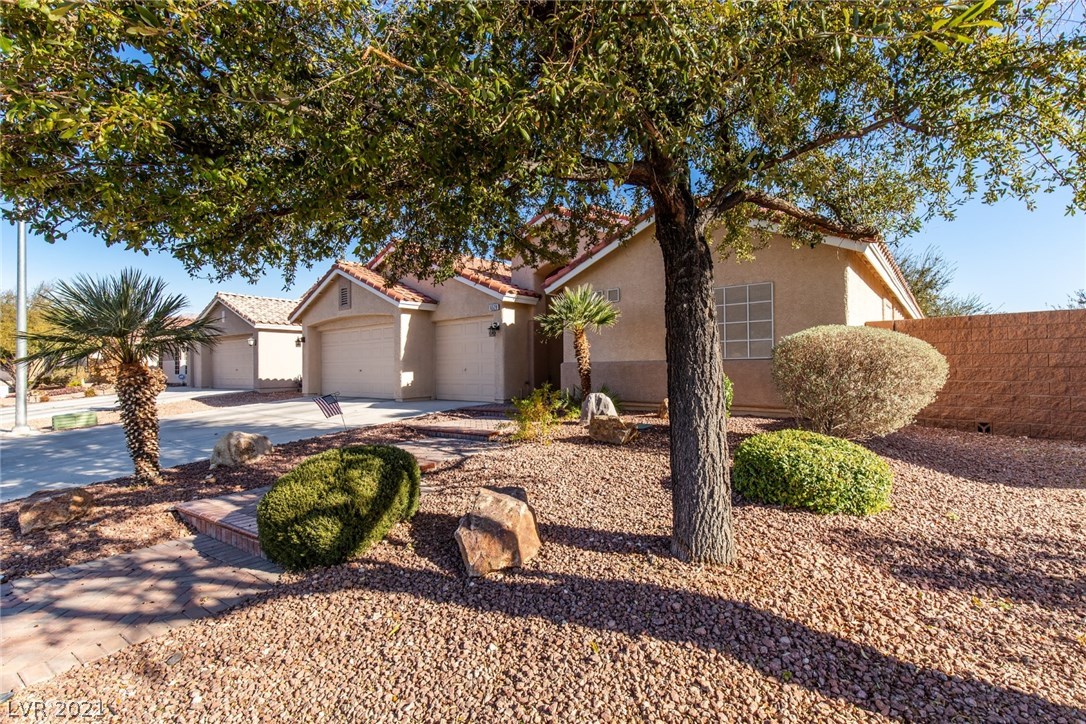 6528 North Ruddock Drive North Las Vegas, NV 89084 - Photo 4 of 35