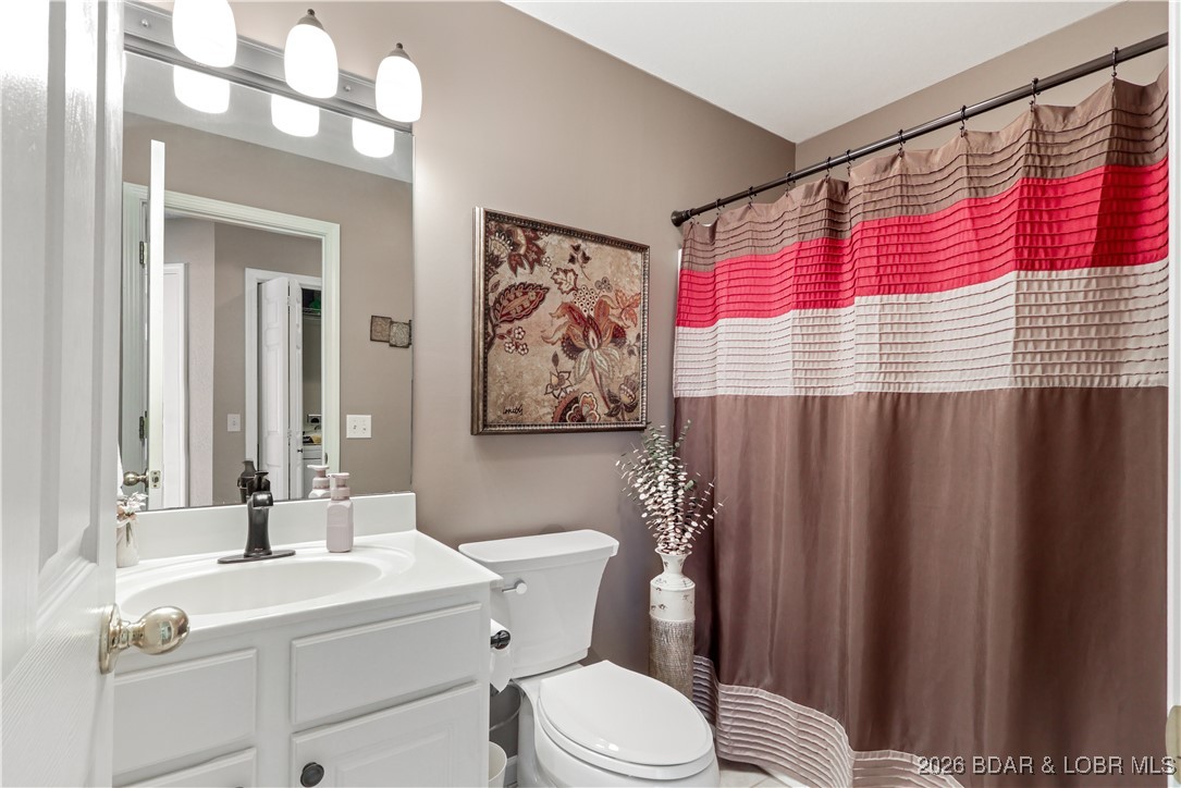 770 Pershing Drive, Unit 3A Camdenton, MO 65020 - Photo 24 of 39 Second bathroom