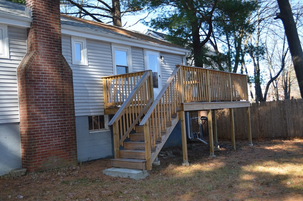 4 Dale Road Holbrook, MA 02343 - Photo 4 of 15