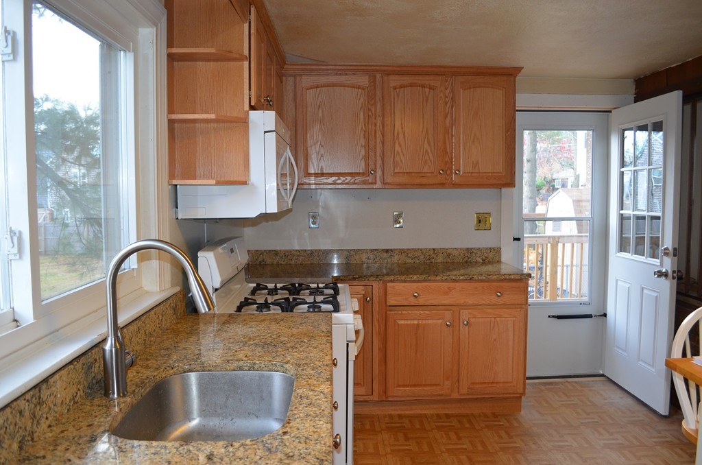 4 Dale Road Holbrook, MA 02343 - Photo 5 of 15