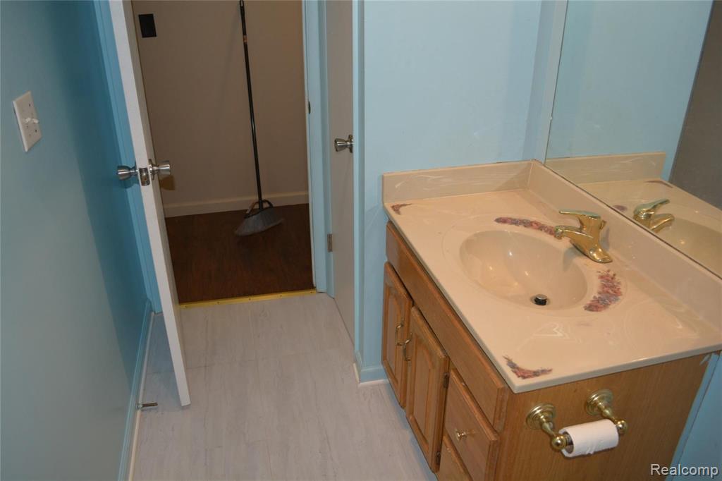 13937 Farm Road Belleville, MI 48111 - Photo 17 of 33