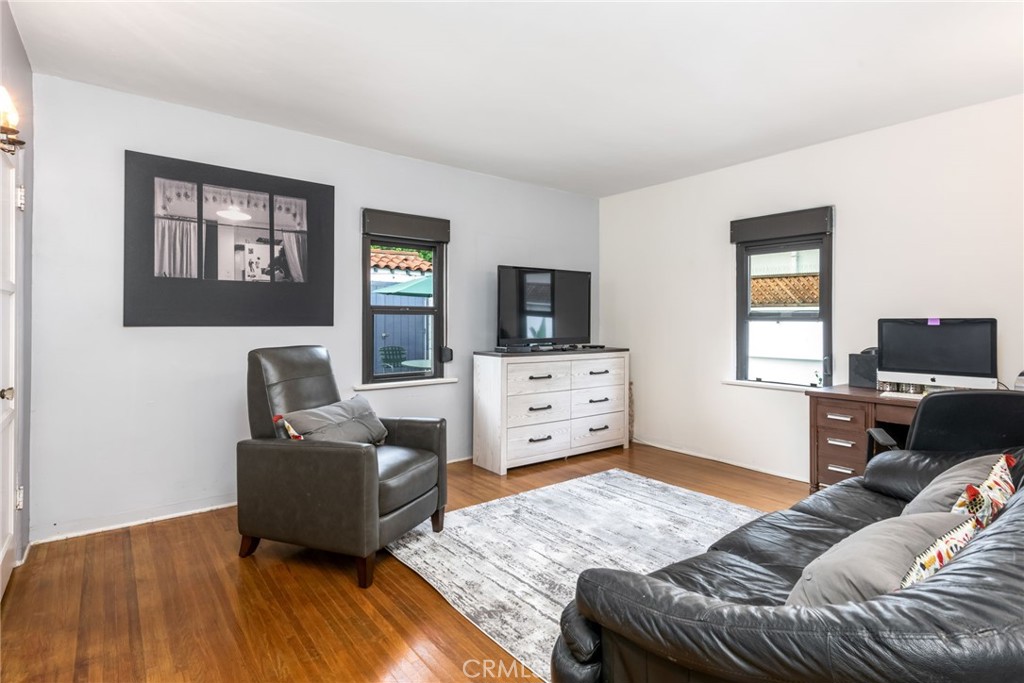 2431 South Holt Avenue Los Angeles, CA 90034 - Photo 13 of 17 Bedroom 1